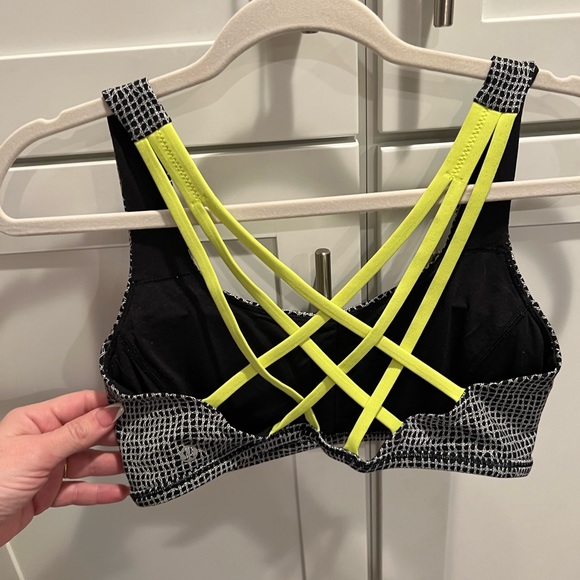 Lululemon Athleta Sports Bra Size 8 - Picture 1 of 5